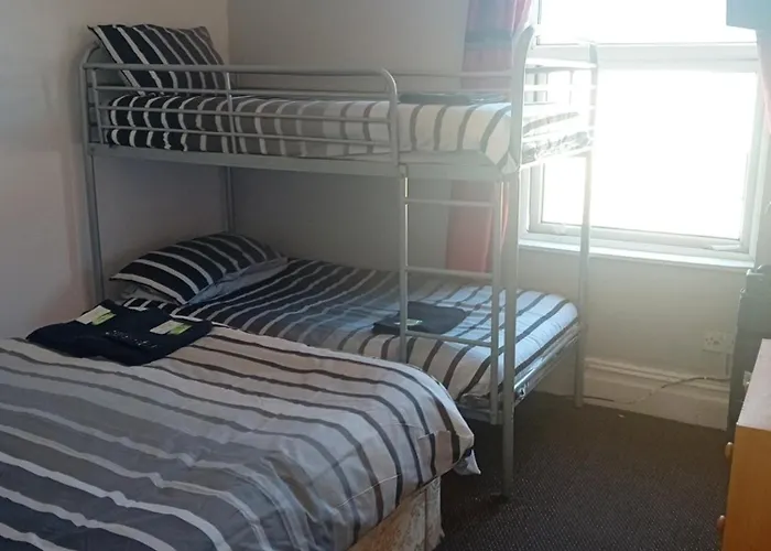 Myroomz New Discovery Hotel